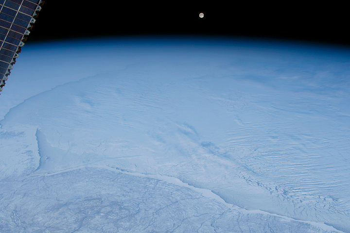 ISS Captures Frozen Moonrise Over Hudson Bay